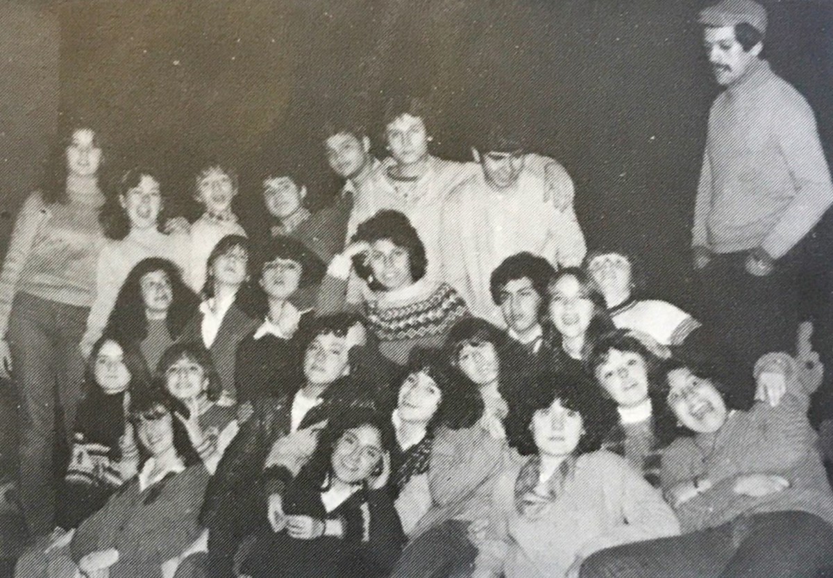 Grupo de Teatro en el Anuario 1982.jpg